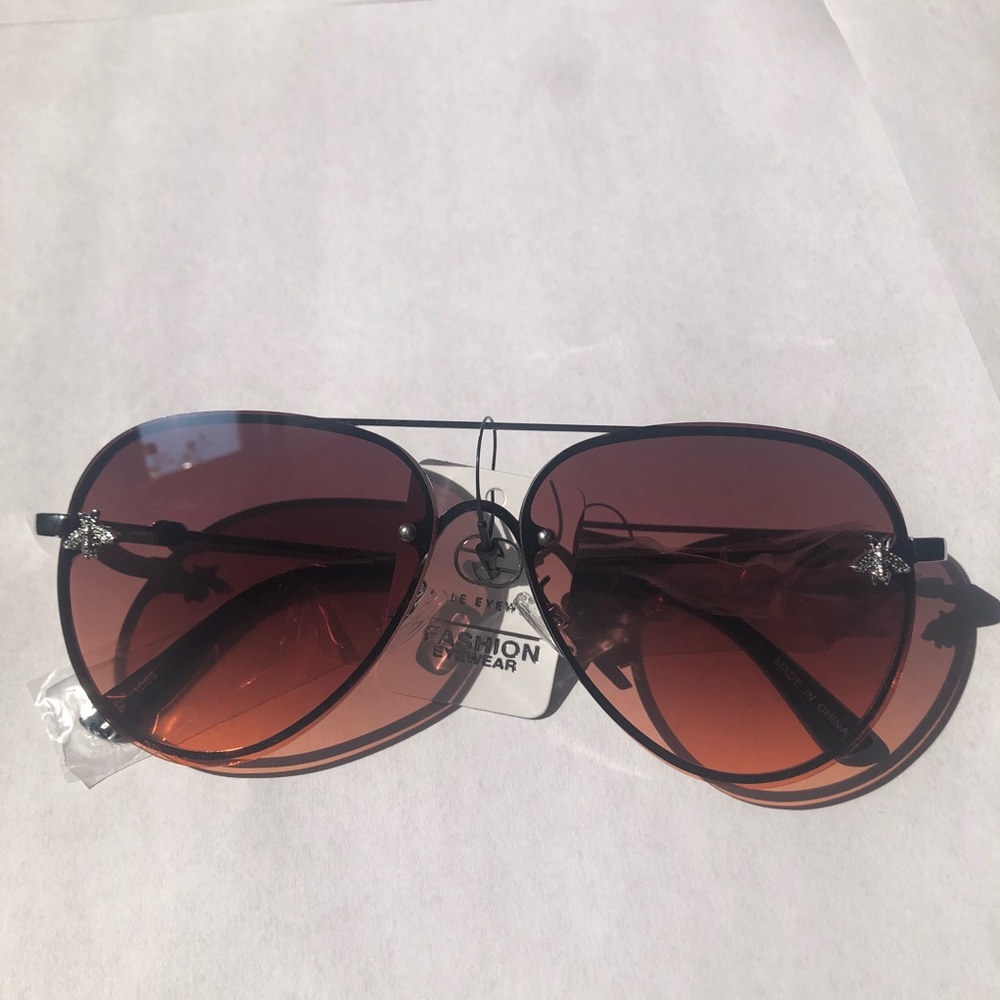 Aviator shaped fashion sunglasses NWT